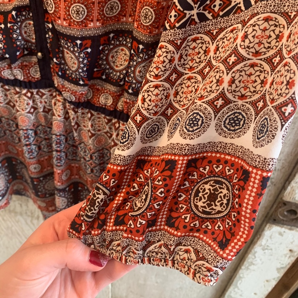 Maurice’s Aztec pattern top - Picture 3 of 9